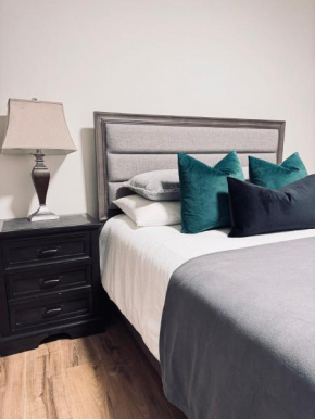 Deluxe Master Queen Bedroom Private Bathroom in Vancouver West
